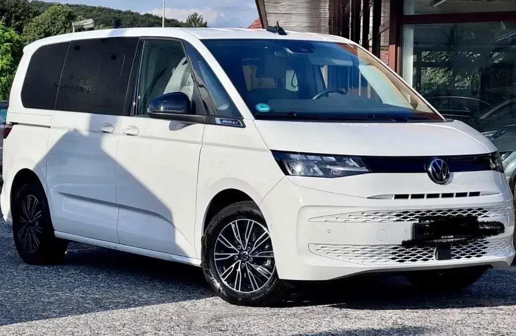 Gebraucht VW Multivan 150 PS (110 kW) 2024 Weiß Van / Kleinbus