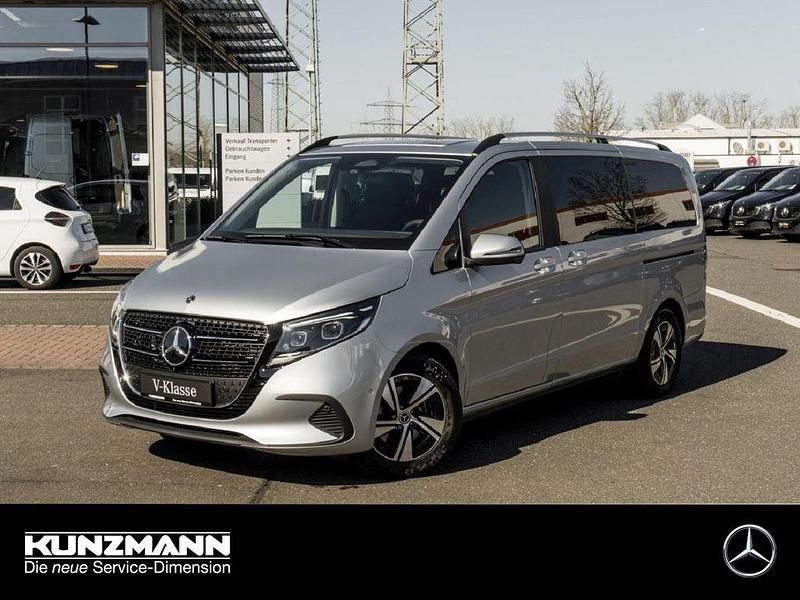 Hightechsilber metallic metallic Gebraucht 2025 Mercedes V300 Style Van / Kleinbus | 76.890 € (Superpreis) - Bild 1/4