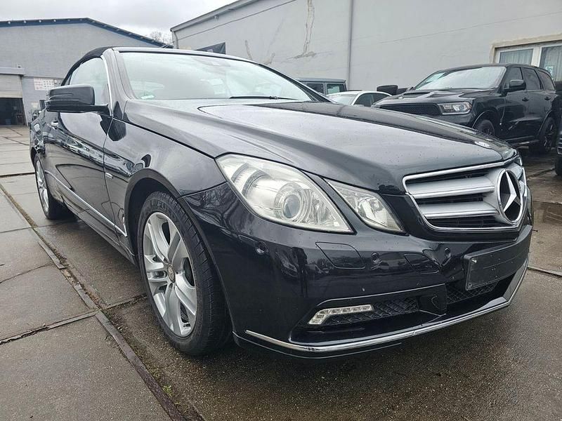 Gebraucht Mercedes E250 204 PS (150 kW) 2010 Schwarz Cabrio