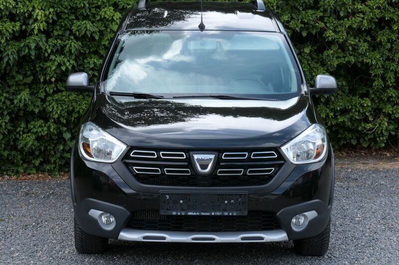 Schwarz Gebraucht 2021 Dacia Dokker Stepway Van | 13.950 € (Superpreis) - Bild 1/4