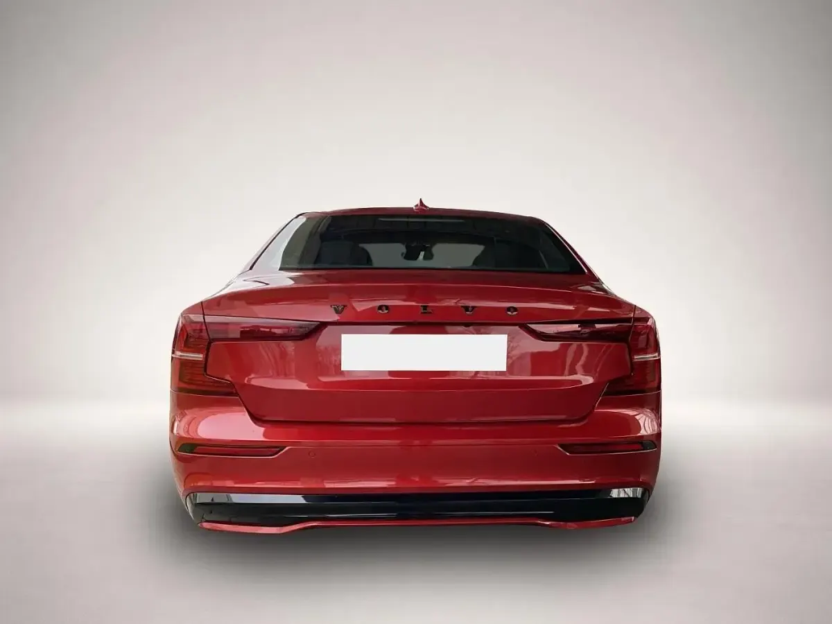Gebraucht Volvo S60 Ultimate 250 PS (183 kW) 2023 Manufacturer Limousine