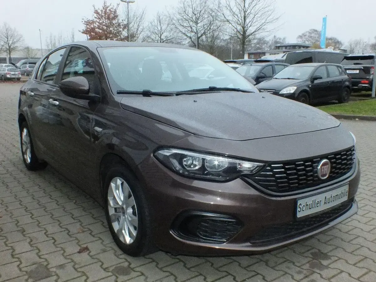 Gebraucht Fiat Tipo Easy 95 PS (69 kW) 2017 Grau Limousine