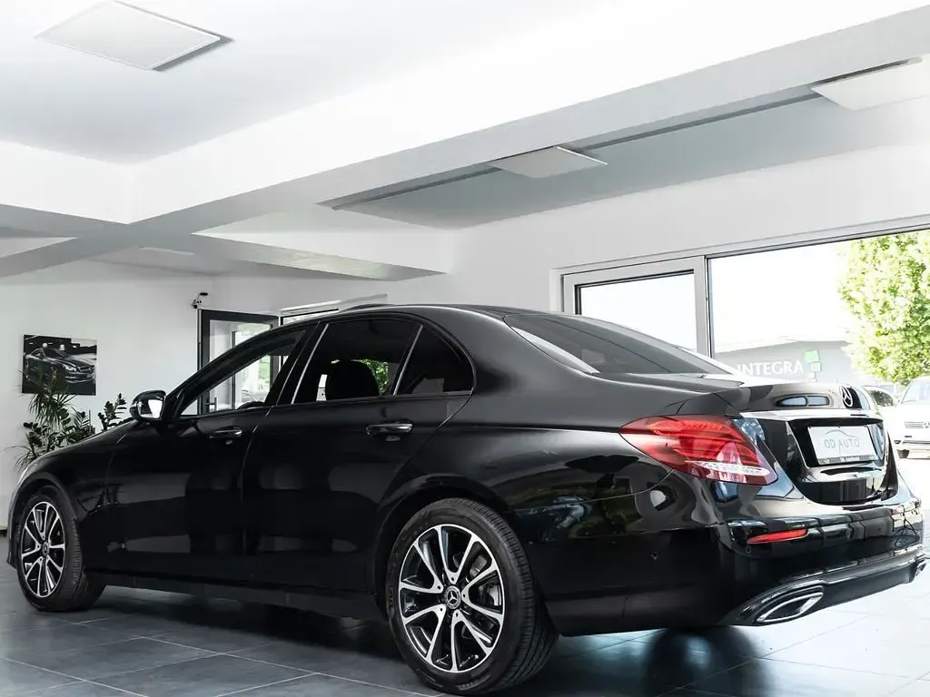 Gebraucht Mercedes E220 Avantgarde 194 PS (142 kW) 2019 Schwarz Limousine