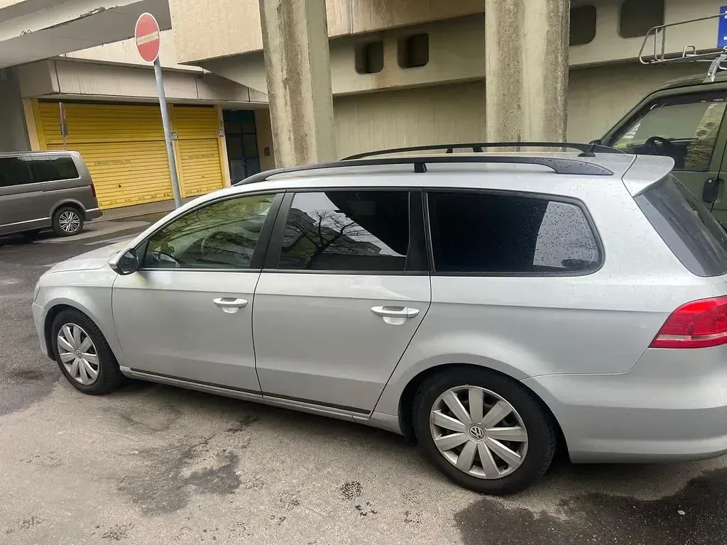 Second-hand VW Passat Highline 140 CP (102 kW) 2012 Argintiu Berlinǎ
