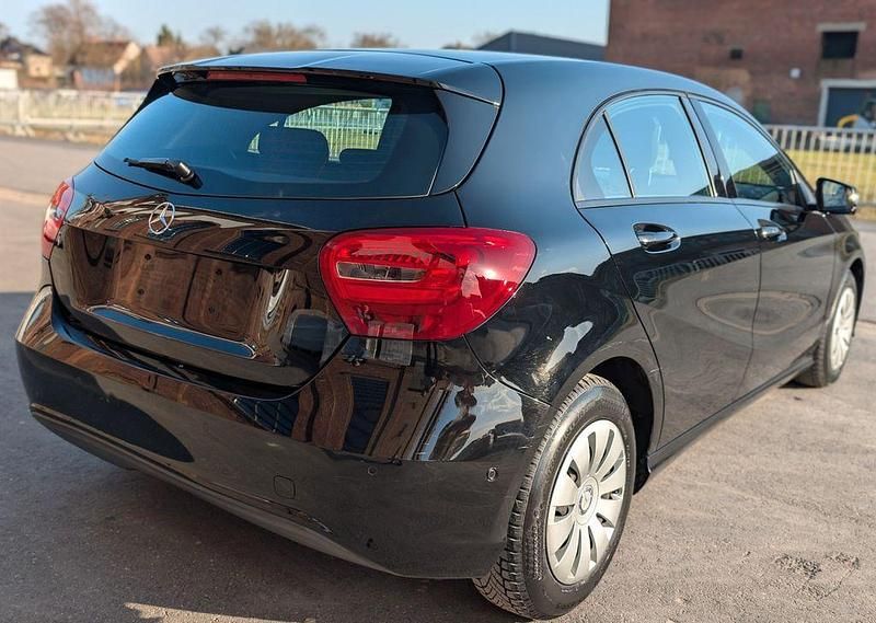 Gebraucht Mercedes A160 102 PS (75 kW) 2016 Schwarz Limousine