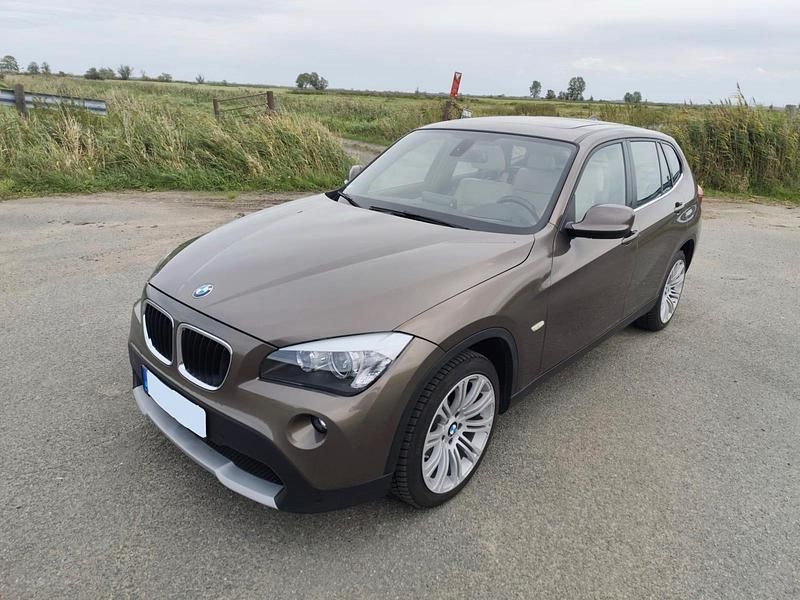 Braun Gebraucht 2010 BMW X1 SUV | 10.500 € - Bild 1/4