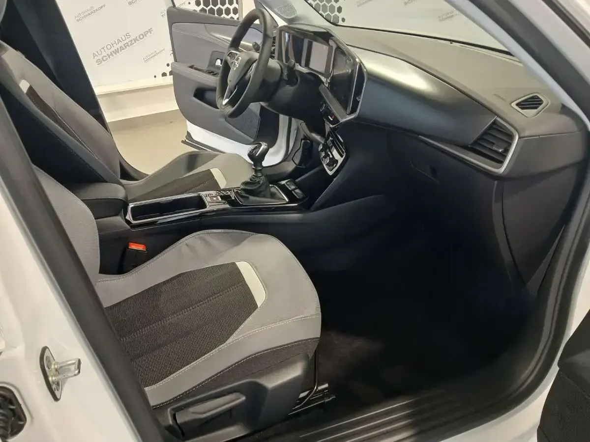 Second-hand Opel Mokka Elegance 101 CP (74 kW) 2024 Alb SUV