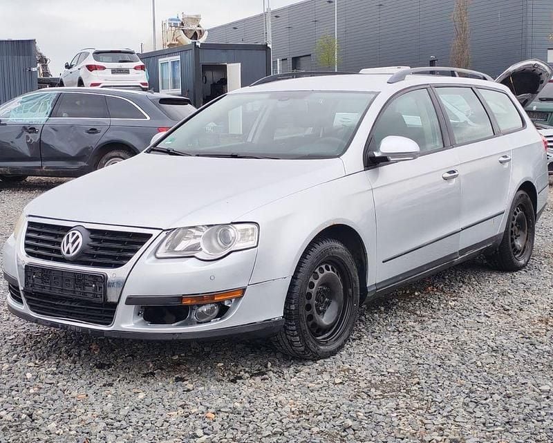 Second-hand VW Passat 110 CP (80 kW) 2009 Argintiu Break