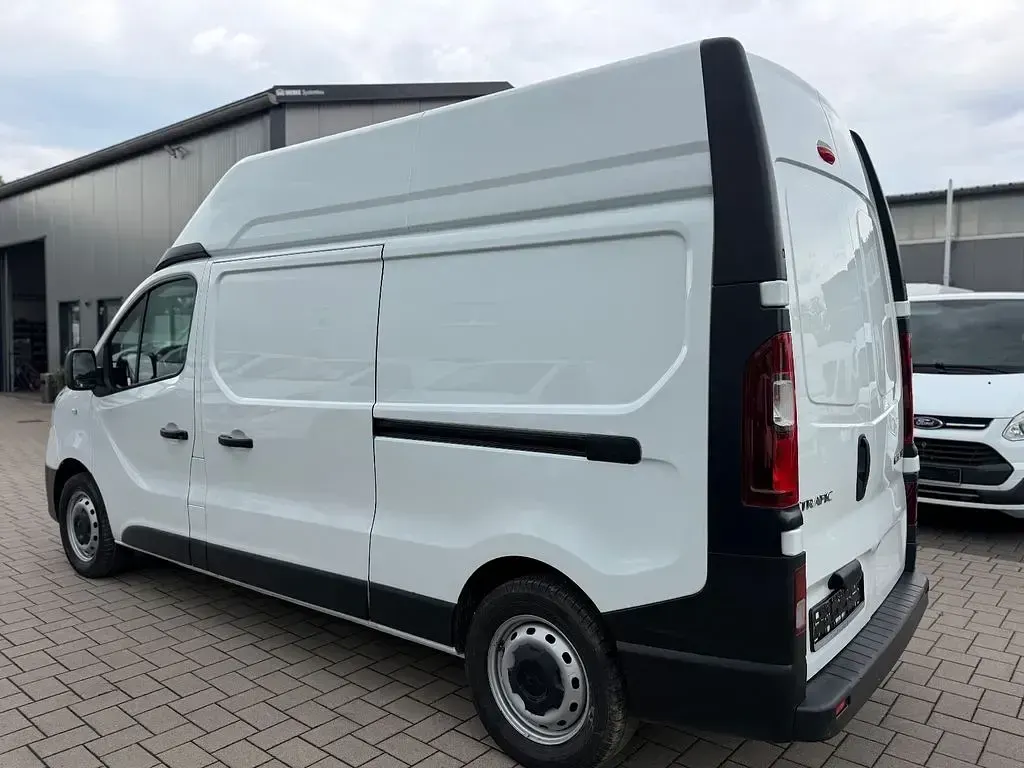 Gebraucht Renault Trafic Komfort 145 PS (106 kW) 2021 Weiß Van / Kleinbus