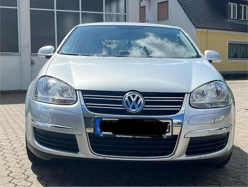 Używany VW Jetta 116 KM (85 kW) 2006 Srebrny Sedan/Limuzyna