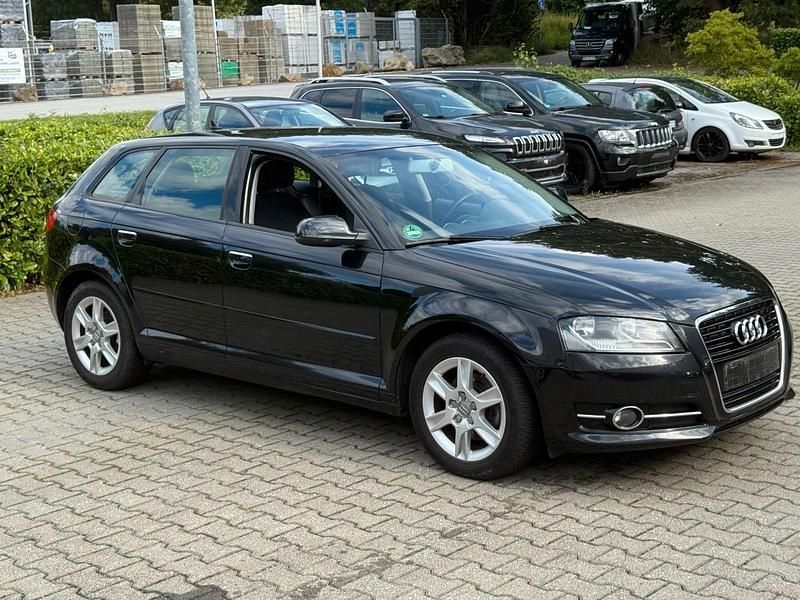 Schwarz Gebraucht 2011 Audi A3 Attraction Limousine | 4.400 € (Fairer Preis) - Bild 1/2