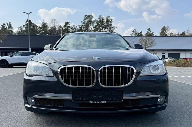 Gebraucht BMW 740 Performance 306 PS (225 kW) 2011 Grau Limousine