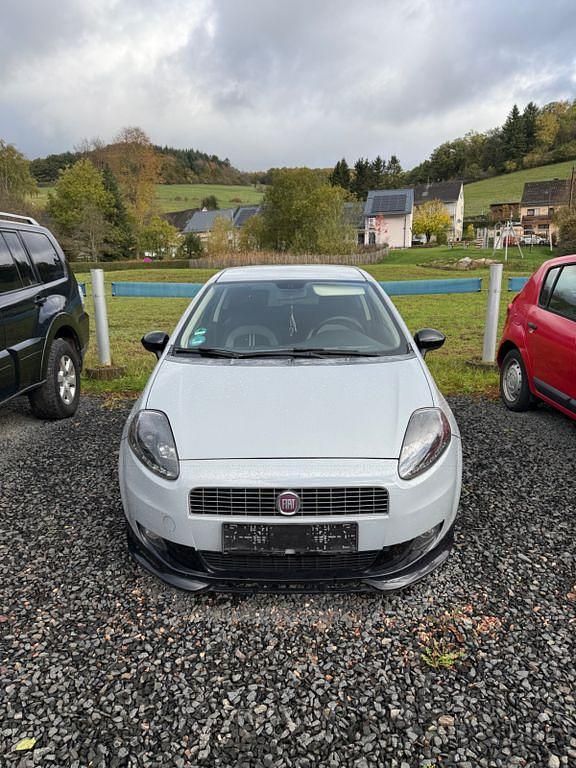 Grau Gebraucht 2009 Fiat Grande Punto Kleinwagen | 2.490 € (Etwas zu teuer) - Bild 1/4