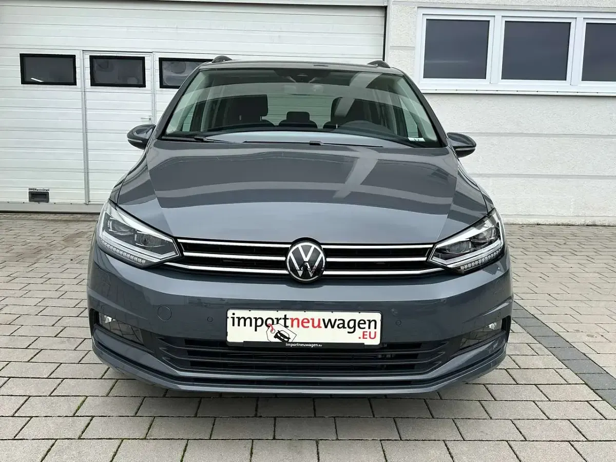 Neu VW Touran 150 PS (110 kW) 2026 Delfingrau metallic Van / Kleinbus
