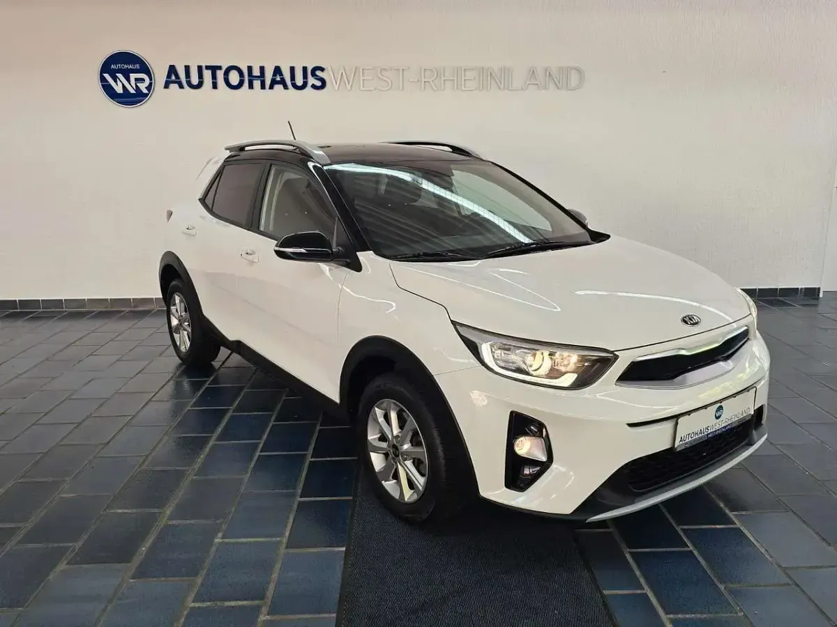 Second-hand Kia Stonic Vision 84 CP (61 kW) 2020 Alb SUV