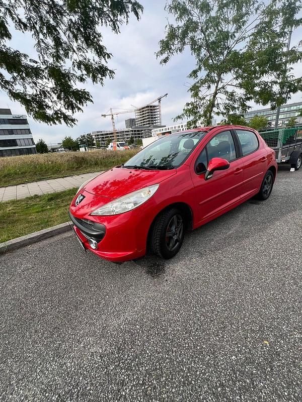 Rot Gebraucht 2008 Peugeot 207 Kleinwagen | 1.500 € (Guter Preis) - Bild 1/4