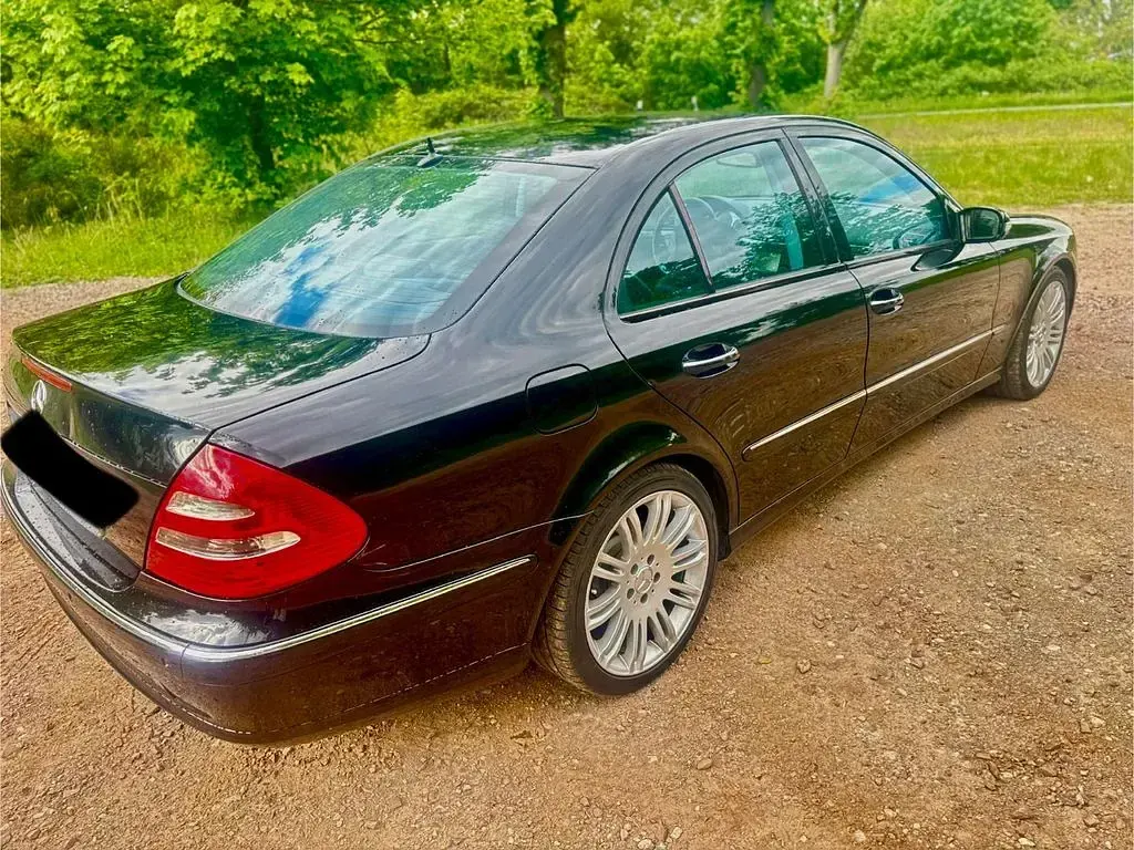 Gebraucht Mercedes E220 Avantgarde 150 PS (110 kW) 2005 Schwarz Limousine