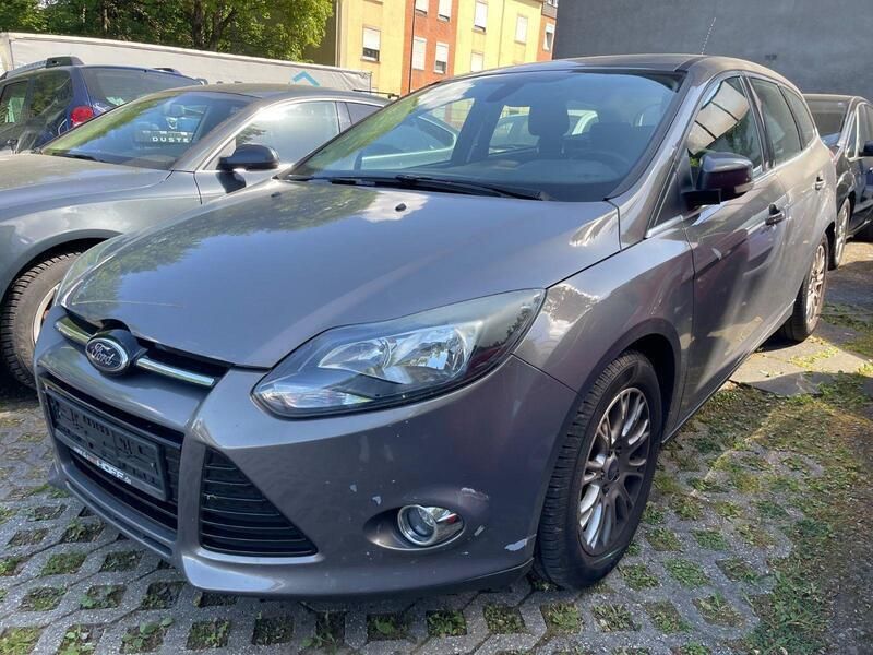 Grau Gebraucht 2011 Ford Focus Titanium Kombi | 3.390 € (Fairer Preis) - Bild 1/4