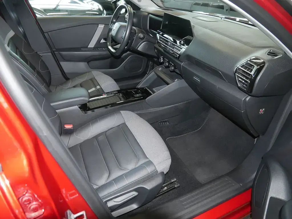 Gebraucht Citroën e-C4 Shine 100 kW (136 PS) 2022 Rot Limousine