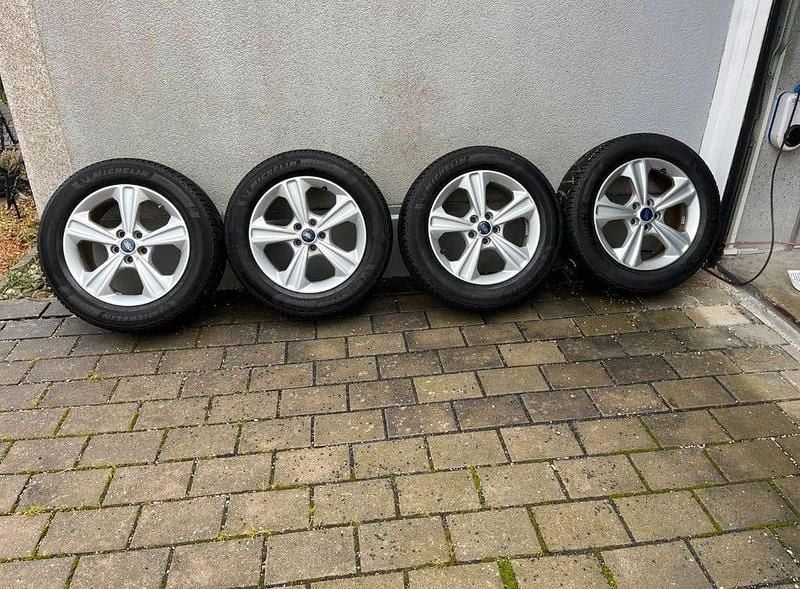 Gebraucht Ford Kuga Titanium 120 PS (88 kW) 2015 Grau SUV