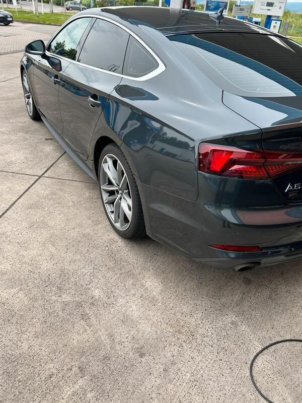Grau Gebraucht 2018 Audi A5 Sportback S-Line Limousine | 24.500 € (Fairer Preis) - Bild 1/4