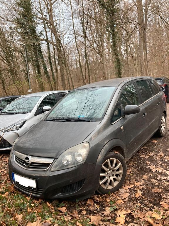 Grau Gebraucht 2010 Opel Zafira Edition Van / Kleinbus | 6.300 € (Teuer) - Bild 1/4