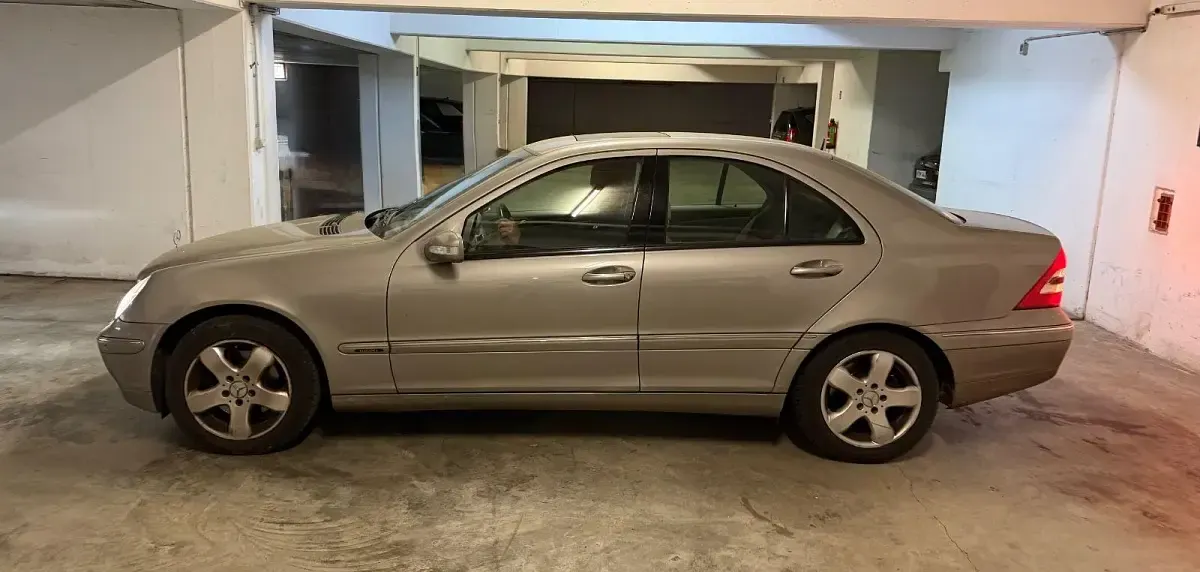 Gebraucht Mercedes C240 Elegance 170 PS (125 kW) 2002 Silber Limousine