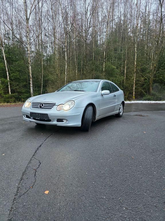 Gebraucht Mercedes C180 143 PS (105 kW) 2003 Silber Coupé