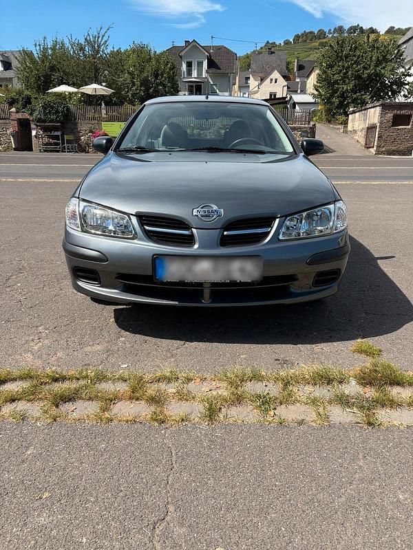 Grau Gebraucht 2002 Nissan Almera Kleinwagen | 1.880 € (Fairer Preis) - Bild 1/4