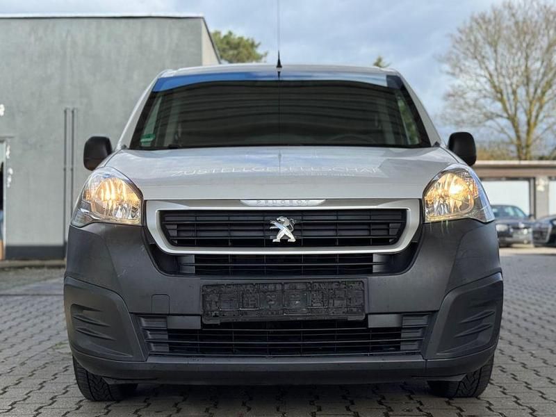 Gebraucht Peugeot Partner Premium 99 PS (72 kW) 2018 Weiß Van / Kleinbus