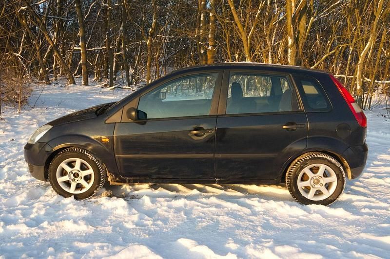 Gebraucht Ford Fiesta 69 PS (50 kW) 2004 Blau Limousine