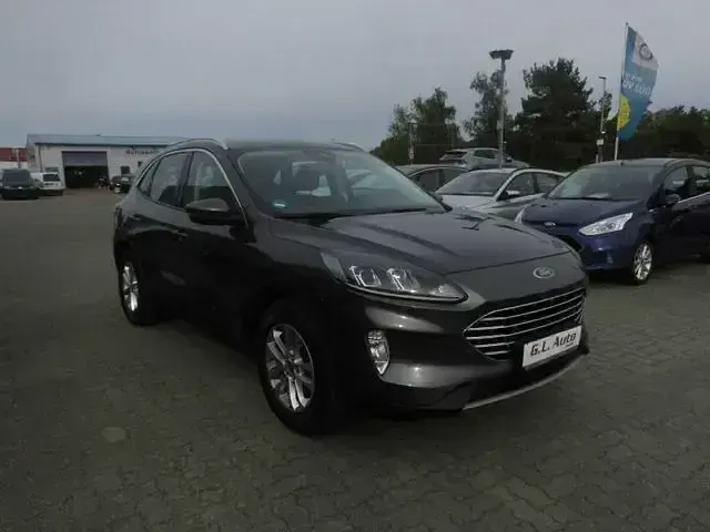Gebraucht Ford Kuga Titanium 150 PS (110 kW) 2021 Grau SUV