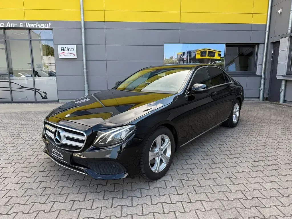 Gebraucht Mercedes E220 194 PS (142 kW) 2018 Schwarz Limousine