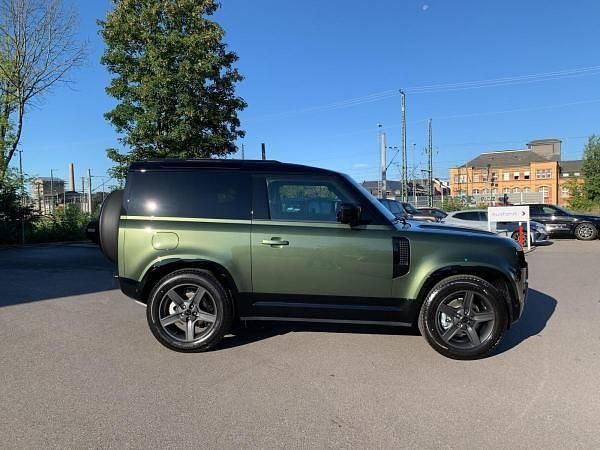 Grün (woolstone green) Neu 2025 Land Rover Defender SE Dynamic SUV | 93.994 € (Teuer) - Bild 1/4