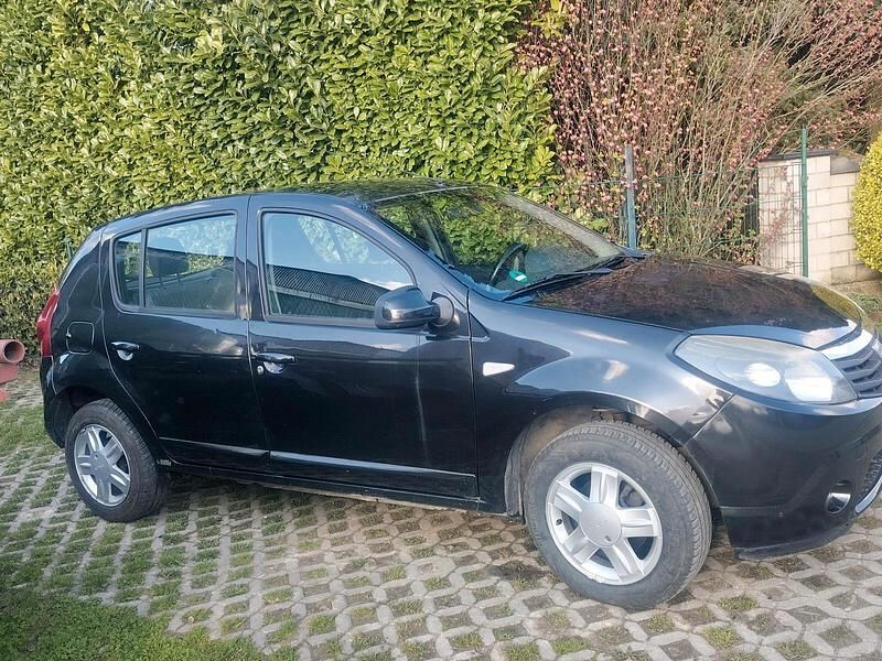 Gebraucht Dacia Sandero 75 PS (55 kW) 2010 Schwarz Limousine