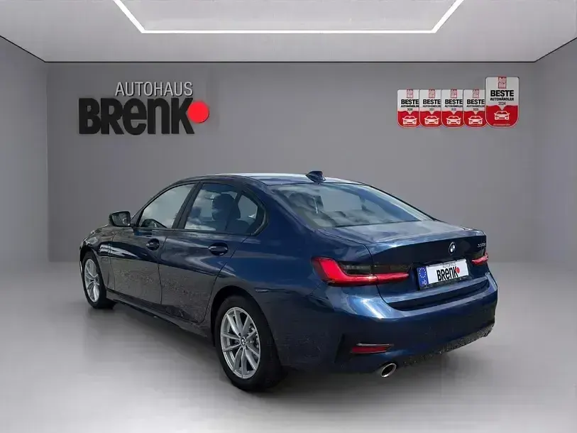 Gebraucht BMW 330e Advantage 184 PS (135 kW) 2020 Phytonicblau metallic Limousine