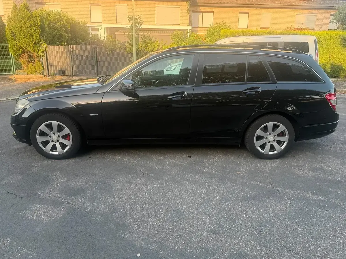 Gebraucht Mercedes 220 170 PS (125 kW) 2010 Schwarz Kombi