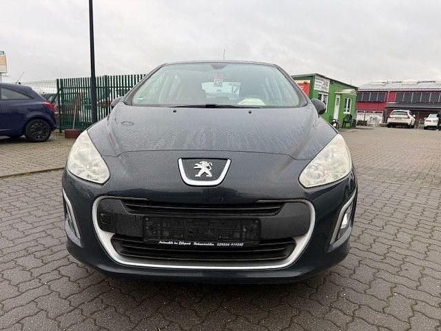 Grau Gebraucht 2012 Peugeot 308 Active Limousine | 4.199 € (Guter Preis) - Bild 1/4