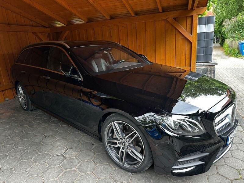 Schwarz Gebraucht 2018 Mercedes E220 Kombi | 23.500 € (Guter Preis) - Bild 1/4