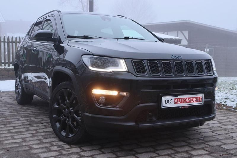 Gebraucht Jeep Compass Limited 241 PS (177 kW) 2020 Schwarz SUV