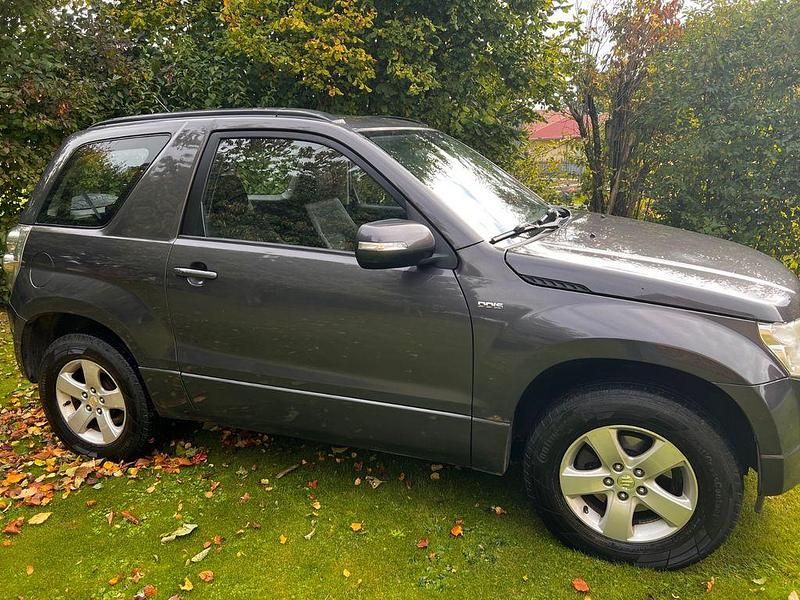 Grau Gebraucht 2012 Suzuki Grand Vitara Comfort SUV | 5.900 € (Fairer Preis) - Bild 1/4