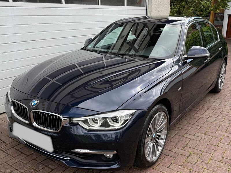 Blau Gebraucht 2017 BMW 320 Luxury Line Limousine | 19.490 € (Fairer Preis) - Bild 1/4