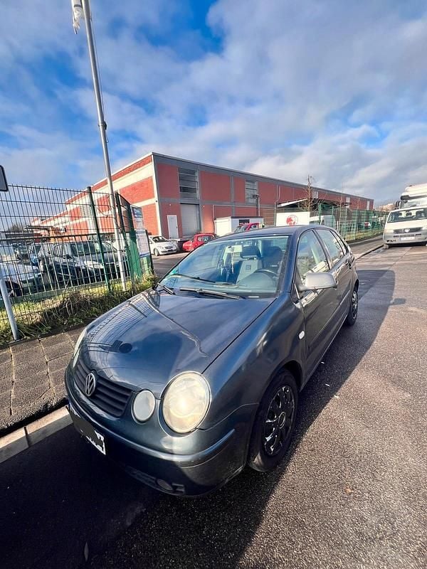 Grau Gebraucht 2004 VW Polo Kleinwagen | 2.000 € (Fairer Preis) - Bild 1/4