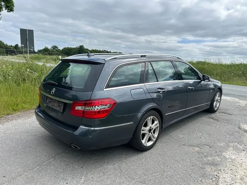 Gebraucht Mercedes E300 Avantgarde 231 PS (169 kW) 2010 Grau Kombi