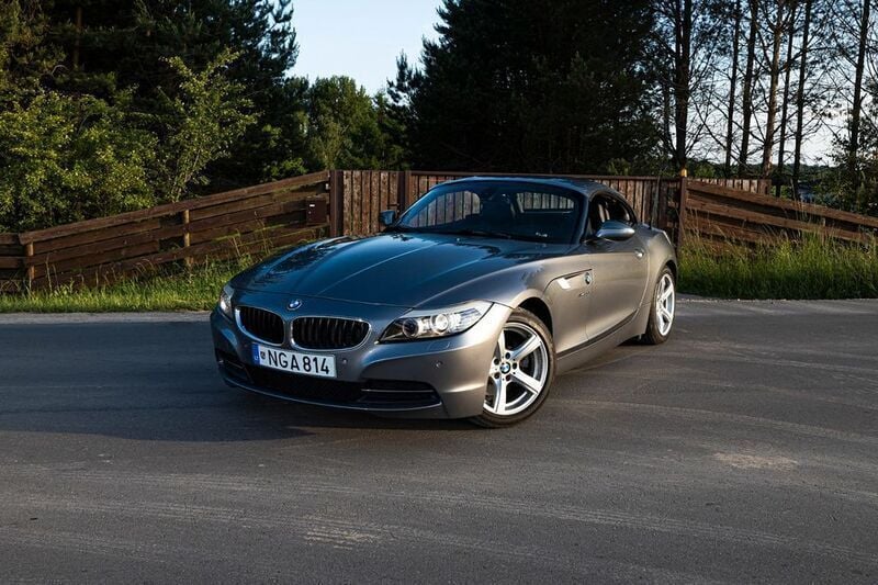 Grau Gebraucht 2011 BMW Z4 Cabrio | 18.900 € - Bild 1/4