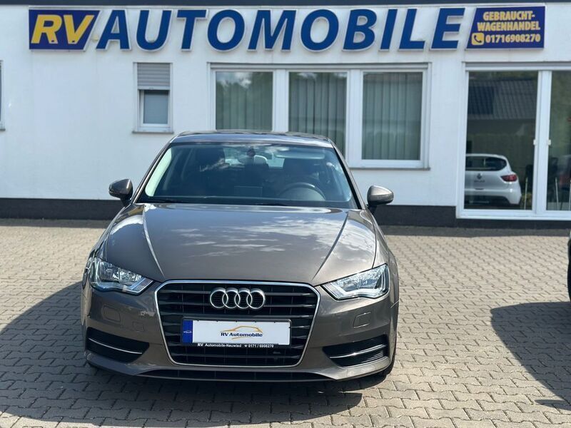 Grau Gebraucht 2014 Audi A3 Sportback Attraction Limousine | 11.990 € (Guter Preis) - Bild 1/4