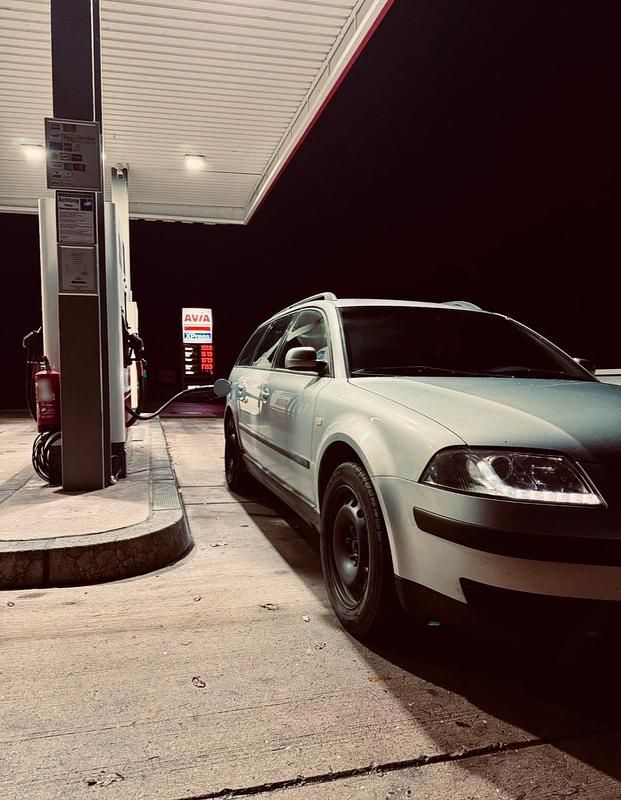 Gebraucht VW Passat 131 PS (96 kW) 2001 Silber Kombi