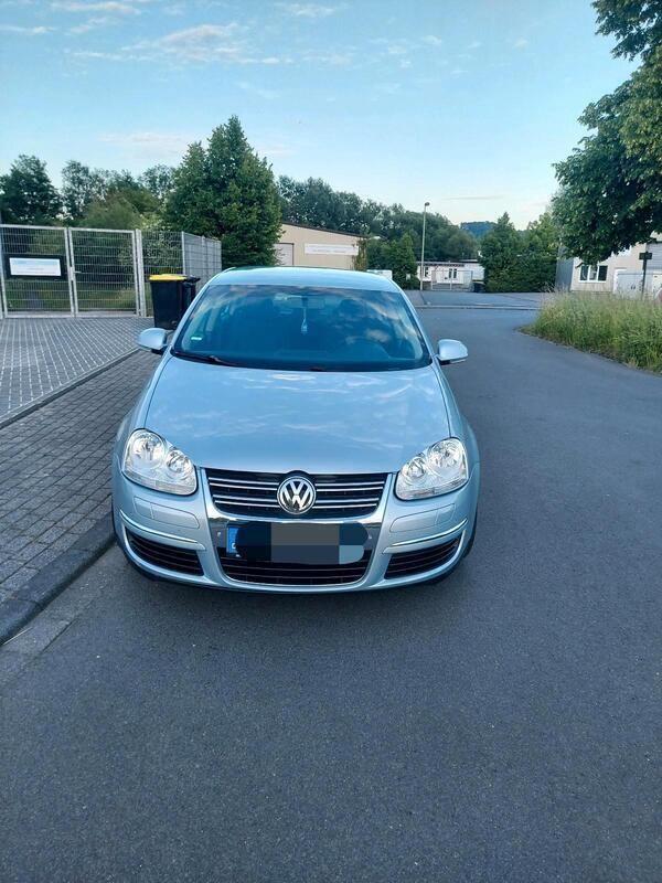 Blau Gebraucht 2010 VW Jetta Limousine | 4.950 € (Fairer Preis) - Bild 1/4