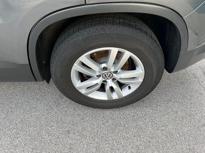 Gebraucht VW Tiguan Exclusive 125 PS (91 kW) 2015 Grau SUV