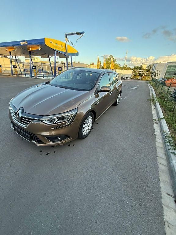 Braun Gebraucht 2016 Renault Mégane IV Limousine | 11.499 € (Fairer Preis) - Bild 1/4